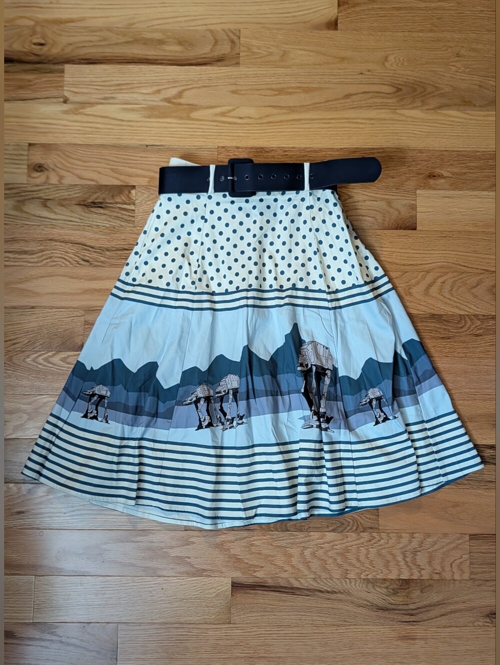 Her Universe Star Wars AT-AT Hoth Retro Swing Skirt NWT Medium